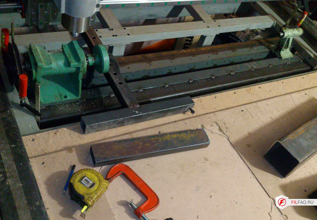 Примерка передней бабки по высоте портала