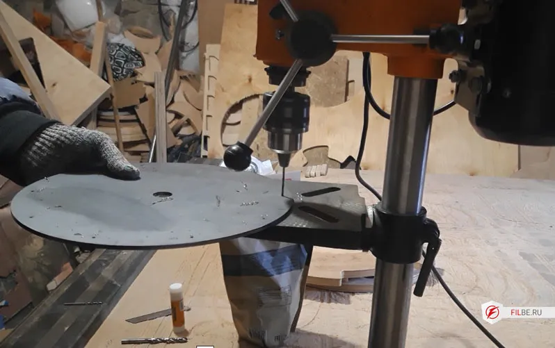 Сверловка отверстий в фото столе