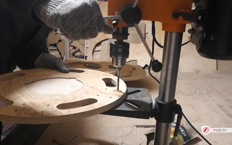 Сверловка отверстий в деталях поворотного фотостола