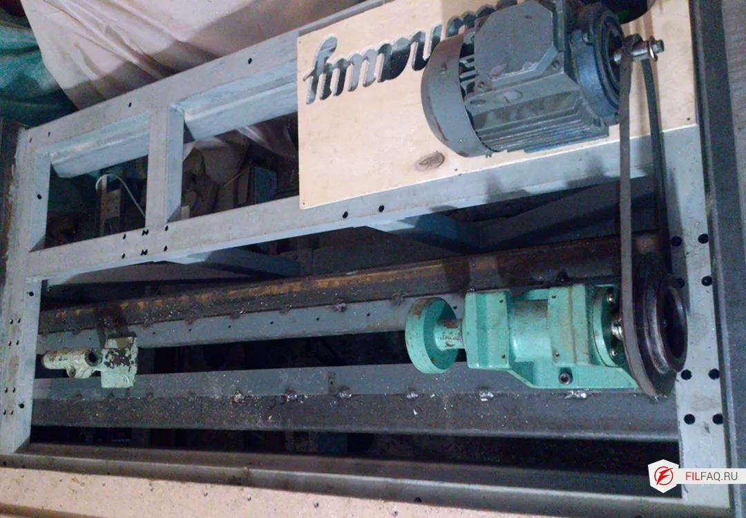 Установка передней бабки на раму станка