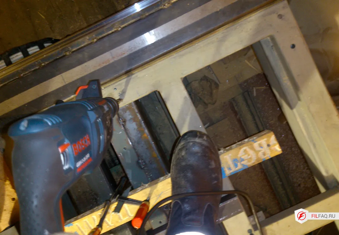 Сверловка отверстий для крепления рамы станка