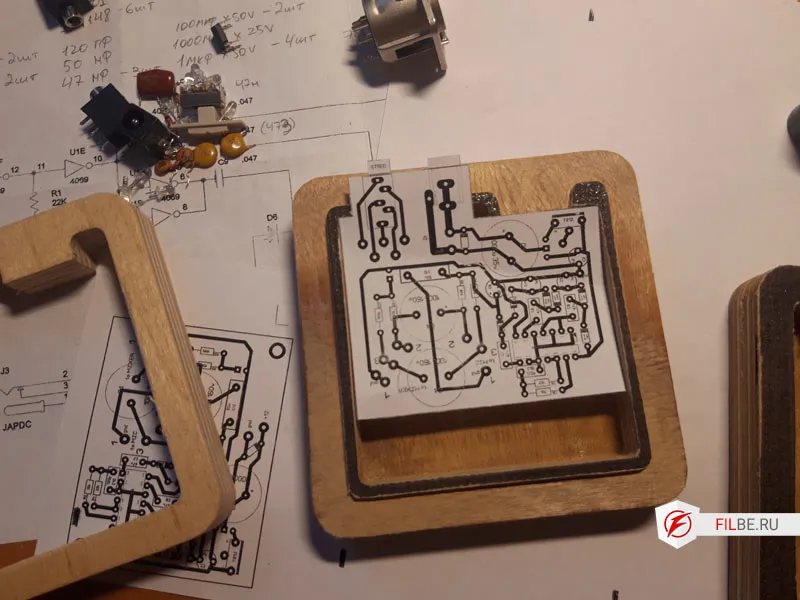Макет печатки фантомного питания в корпусе
