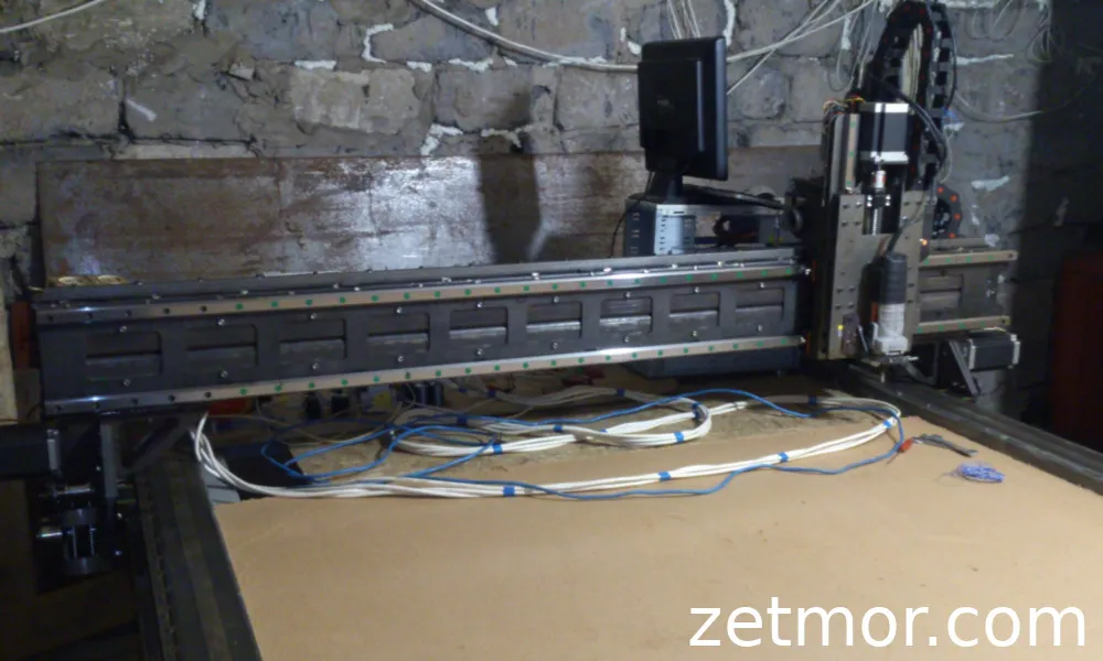 Станок со "жертвенным столом" из мдф